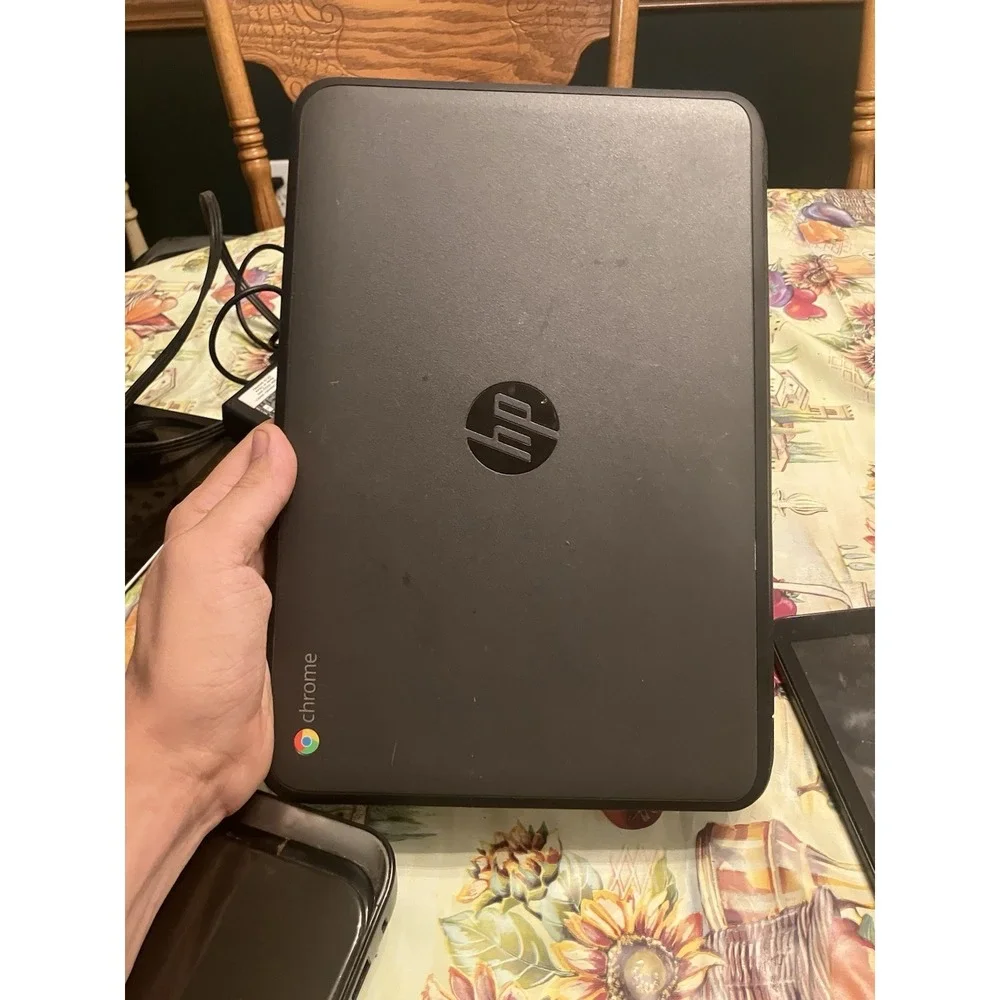 Lot of 4 devices for parts or repair. Apple - iPad - computer-Dell-Samsung